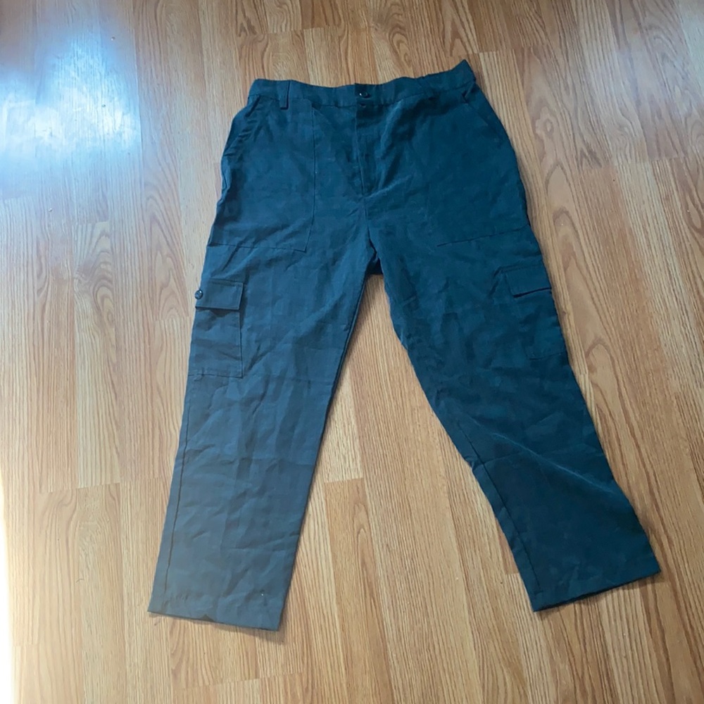 Baggy Cropped Cargo Pants